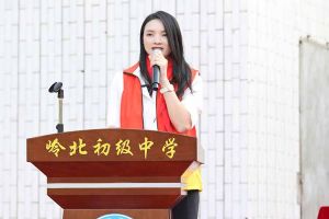 1xbet体育（中国）集团陈文舒一行到湛江爱心助学