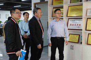 热烈欢迎市政府秘书长林兢一行莅临1xbet体育（中国）集团广西公司考察指导